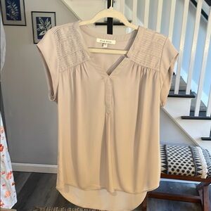 ⭐️ 5 items for $15 ⭐️

Gray Relaxed Pleated Blouse